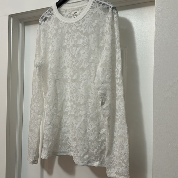 Women’s Arie essential lace layering tee - Picture 2 of 3